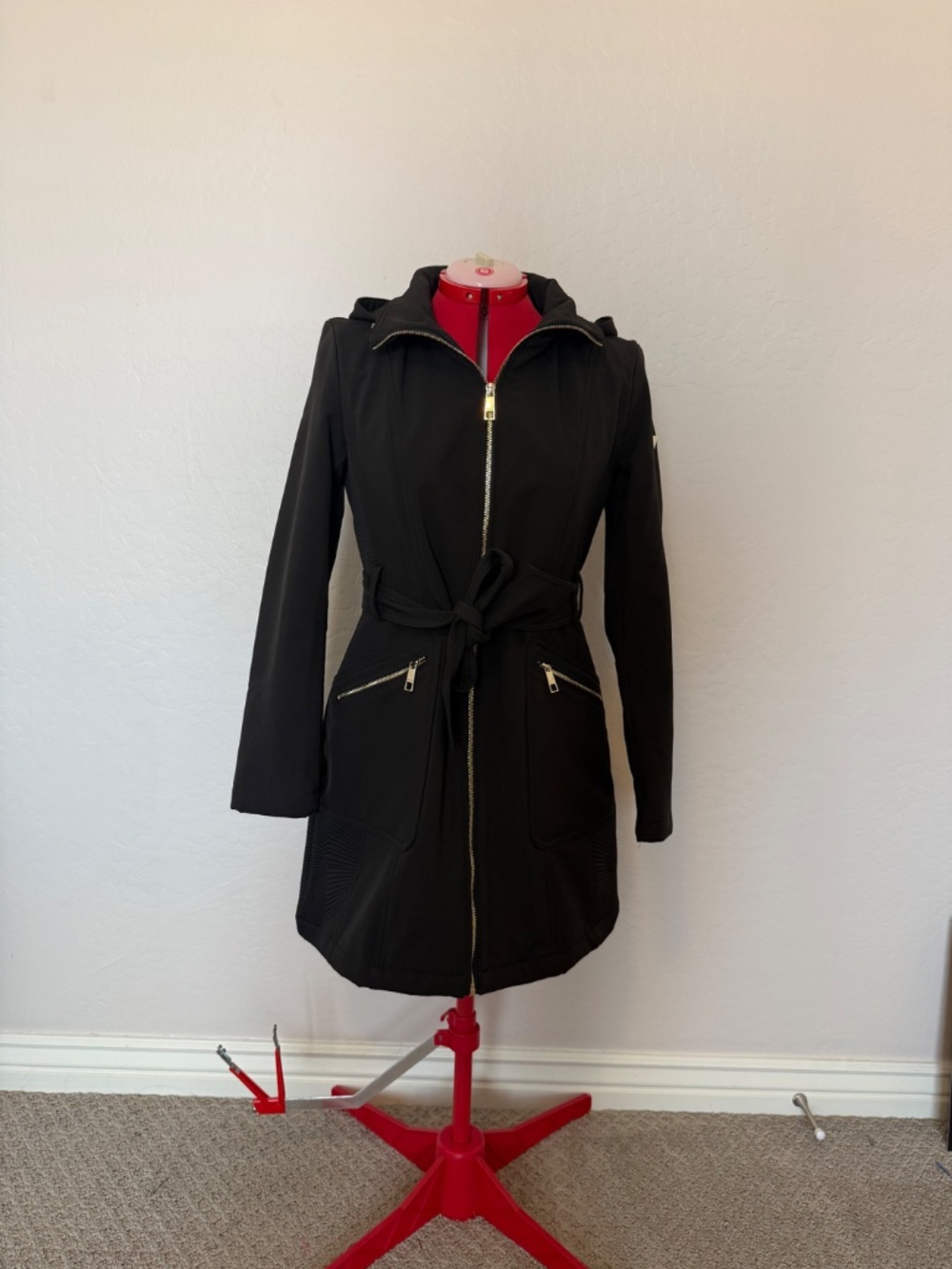 BLACK HOODED ZIP-UP JACKET